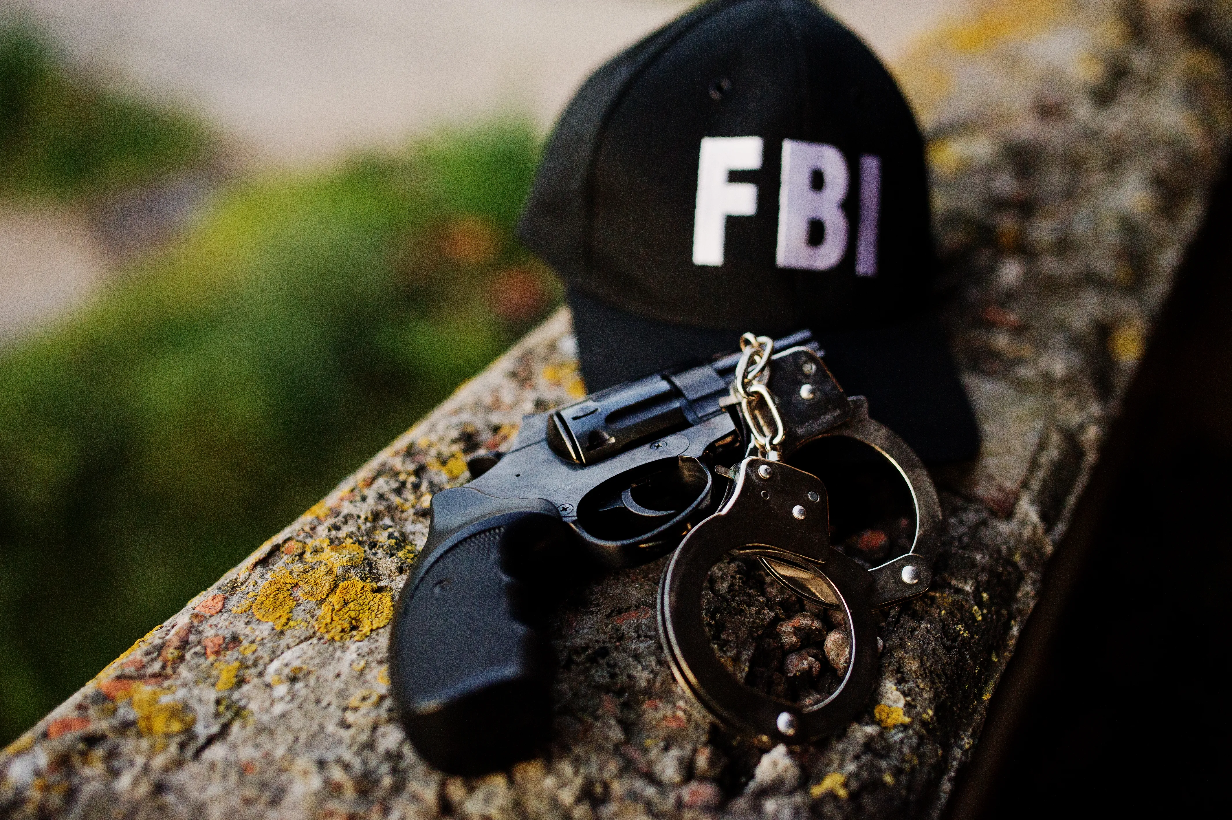 The FBI’s Dire Warning About Your Messaging Apps Leaves Out 1 Important Point